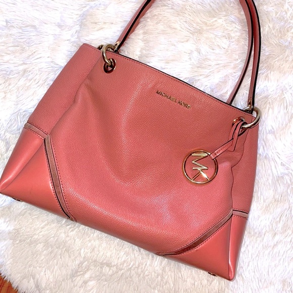 Michael Kors Handbags - Micheal Kors Purse